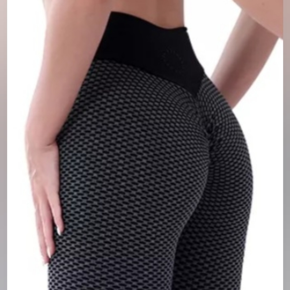 TikTok Trend Textured High Waist Scrunch Butt Lift Seamless Leggings Large NWOT - Picture 2 of 3